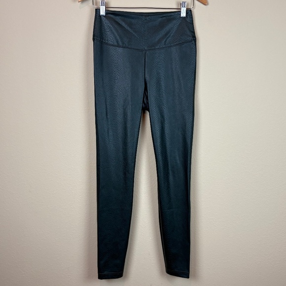 White House Black Market Runway Dark Green Faux Reptile Print Pull On Leggings - Picture 1 of 10